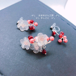 3セット＊和紙の透明感・イヤーカフ+ピアスorイヤリング　赤い実＊白い花＊アシンメトリー 和紙アクセサリー ボルドー 結婚式 和風 入学 袴 卒業式