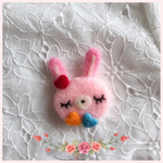 羊毛フェルト　うさぎのブローチ