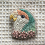 コザクラインコの刺繍ブローチ