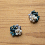 刺繍糸で編んだ小花のイヤリング/ピアス