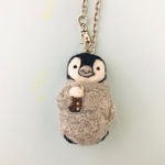 コーヒーフロートとペンギンさんのバッグチャーム