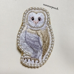 優しいフクロウワッペンブローチ