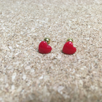 赤いハートのシンプル軟骨ピアス