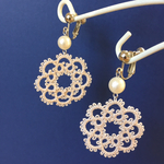 タティングレースとパールのイヤリング