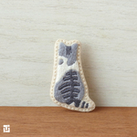 サバトラ白猫の刺繍ブローチ