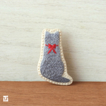 ロシアンブルーの刺繍ブローチ
