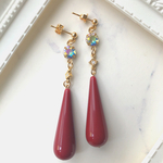 スワロフスキーとこっくりワインレッドのアクリルしずくピアス