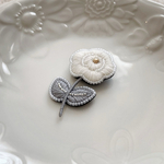 【新作】ふわふわお花の刺繍ブローチ