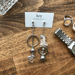 再販 ▽ シルバーフープ × ロックアイス アシンメトリー ピアス/イヤリング