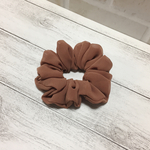 シフォン生地で作ったシュシュ（ブラウン）