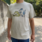 Tシャツ「猫とカエルがストレッチ」（ベージュグレー）男女兼用【受注生産・送料無料】