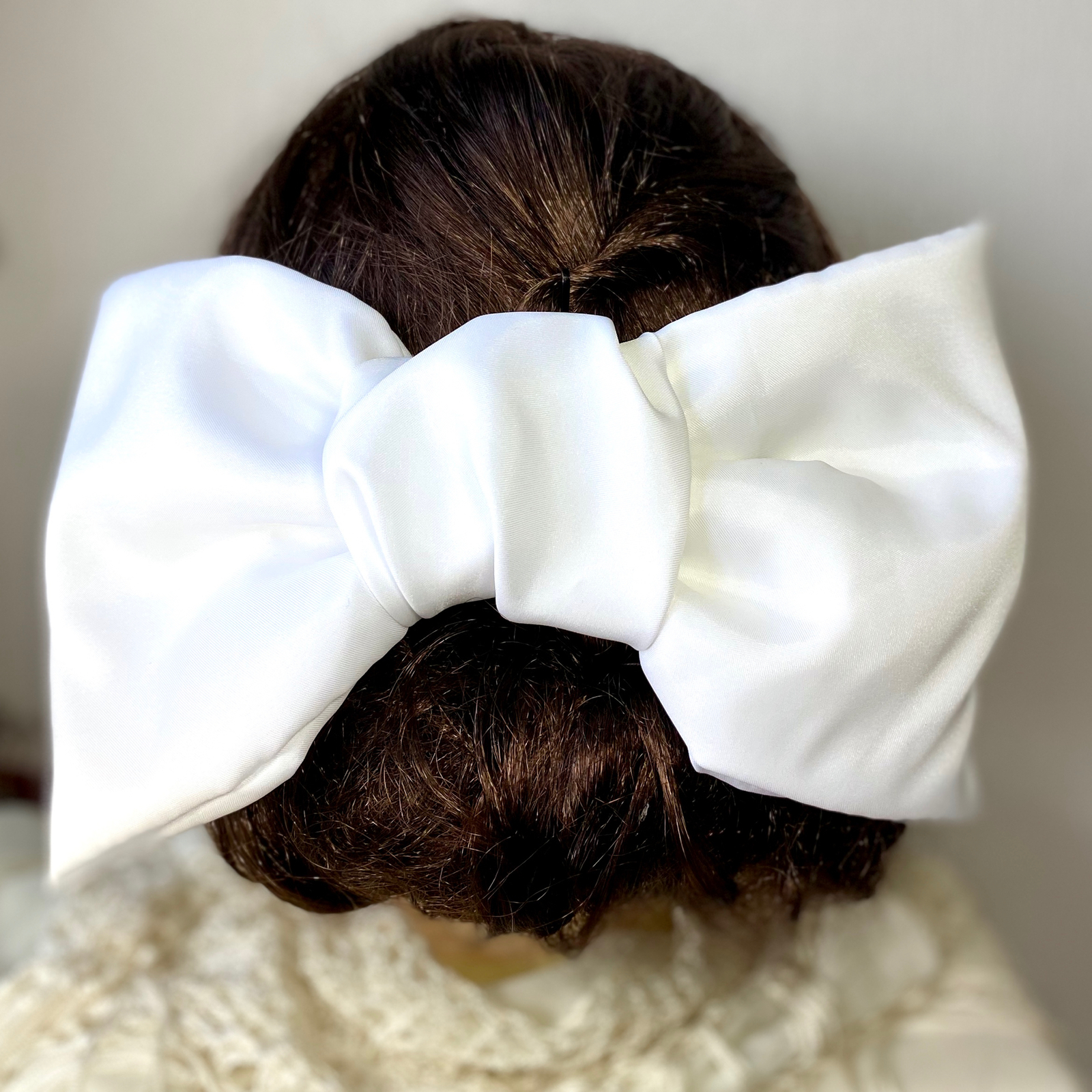 大きなリボンのヘアアクセサリー ヘッドドレス ウェディング 白