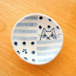 猫足豆皿　染付　しましま水玉ネコ