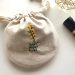 まんまる巾着ポーチ　化粧ポーチ　可愛いポーチ　刺繍　ミモザ
