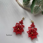 優しく揺れる大振りレースピアス　レッド