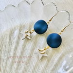 やさしい気持ち✨月と星のアシンメトリーピアスorイヤリング（ネイビー）