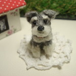 犬　ミニチュアシュナウザー　小　イヤホンジヤック、ストラップ、ドールハウス