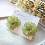 くすみグリーンのお花のピアス　イヤリング