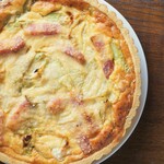 厚切りベーコンとたっぷりキャベツのキッシュ　18㎝ホール（3～4人前）【ムシャムシャ食べたい時に】