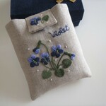 刺繍のカードケース（violet）