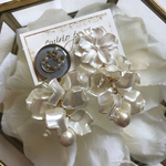 ブルーグレー 花びらパール ヴィンテージ ボタンピアス イヤリング アンティーク レトロ 秋 ウェディング