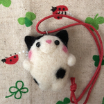 猫　ストラップ🐱ハチワレブチ猫　羊毛フェルト