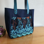  ハンプのトートバック　紺系×刺繍生地