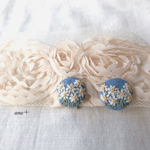 カモミール　刺繍イヤリング／ピアス