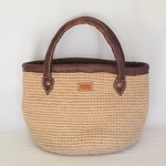 レザーハンドルの麻ひもバッグ