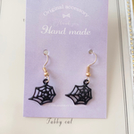 ハロウィンに！くもの巣ピアス