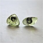 木の実のペリドットピアス