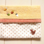 リス刺繡のポケットティッシュケース