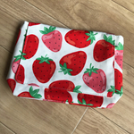 大粒いちご✳︎マジックテープ式✳︎横入れお弁当袋（封筒型）