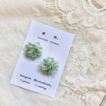 つぶつぶピアス（クリアグリーン×スケルトン）::ビーズ　刺繍　ビーズ刺繍　樹脂　樹脂イヤリング　樹脂ピアス　小ぶり　シンプル　ラッピング::