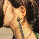 シルバー　ベージュ　ラインストーンチェーン　タッセル　ピアス