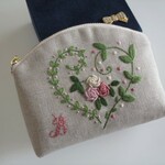 刺繍のマチ付きポーチ（rose）