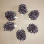 【受注制作】ふわふわハリネズミさんブローチ