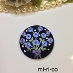 青薔薇とかすみ草の花刺繍  ブローチ／ヘアゴム