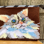 手編みタブレットポーチ☆ネコ  [編み物 小物 ipad トラベルポーチ ハンドバッグ クランチバッグ 編み物 アート オーダーデザイン オーダーメイド ペット 愛犬 PC パソコン ノート]