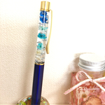 ❤︎送料込❤︎ハーバリウムボールペン　ディープブルー(青白)
