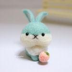 【ご依頼品】ツートンカラーうさぎと苺