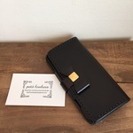 全機種対応 栃木レザーのリボンフラップ付きスマホケース 手縫い仕上げ