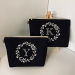 選べるイニシャル刺繍のポーチ　大きなエンブレム １６㎝１８㎝２０㎝帆布　黒　紺