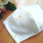 【新柄💖】夏におすすめ　レースマスク　花柄　黄色　花柄マスク　マスク　レース　夏用マスク　夏マスク　おしゃれマスク　プレゼント　かわいいマスク　手作りマスク　ハンドメイドマスク　