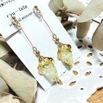 ✨新作✨鉱石型ボタニカル＊レジンイヤリング　 ＊レジンピアス＊   淡ターコイズ　普段使い　揺れる　クリア　レジン　パーティー　結婚式　レジンピアス　レジンイヤリング　夏ピアス　夏イヤリング　レジン