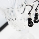 【再販】ブラックスピネルのピアス【金属アレルギー対応】