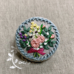 花束の刺繍　ブローチ/ヘアゴム