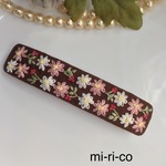 コスモスの花刺繍 スクエアバレッタ