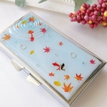 金魚が泳ぐ池のピルケース レジン 紅葉 秋