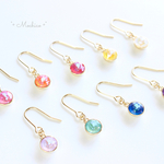 一粒のスワロフスキー＊揺れるピアス(ゴールド)